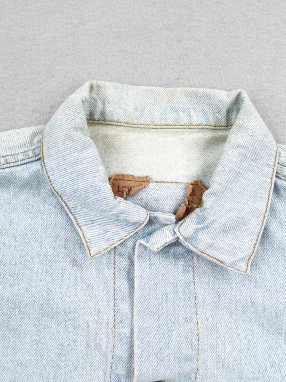 Levi's Men's Light Wash Denim Trucker Jacket - Light Blue - Picture 2 of 5